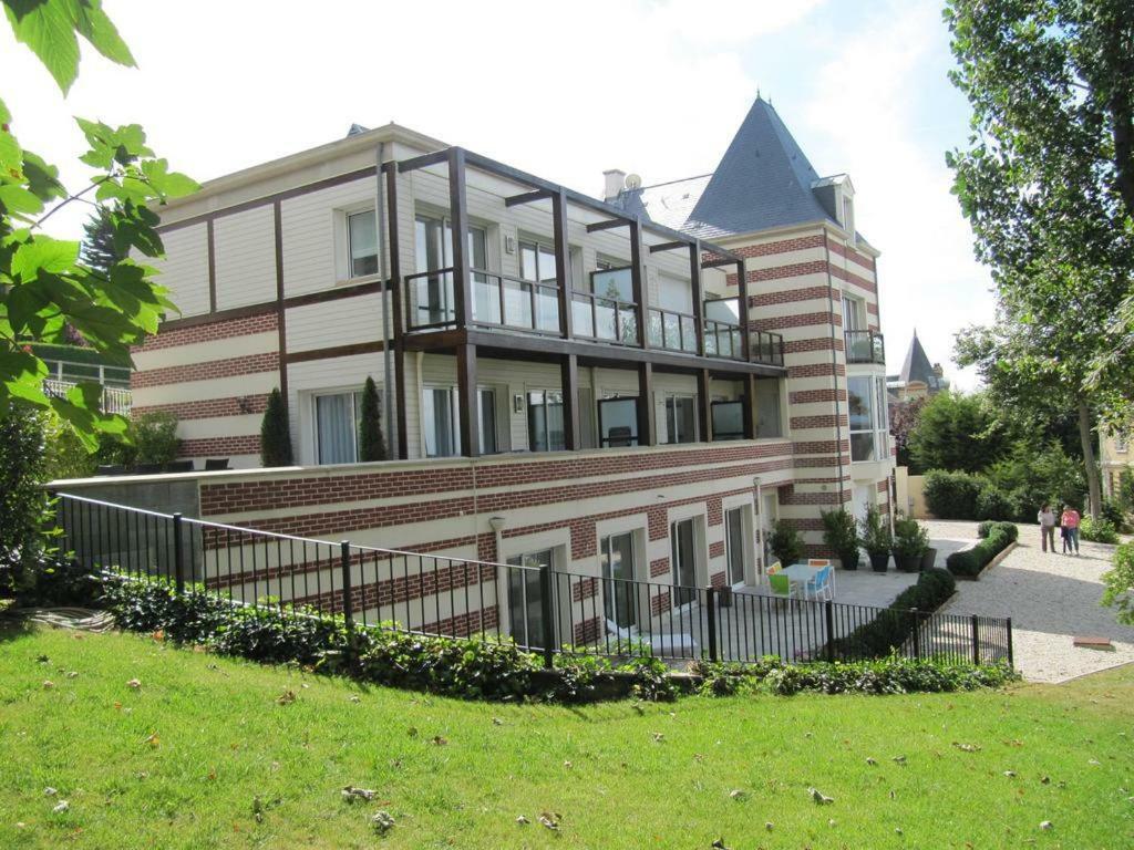Superbe Deux Pieces Vue Mer Avec Jardin Trouville-sur-Mer Exterior photo